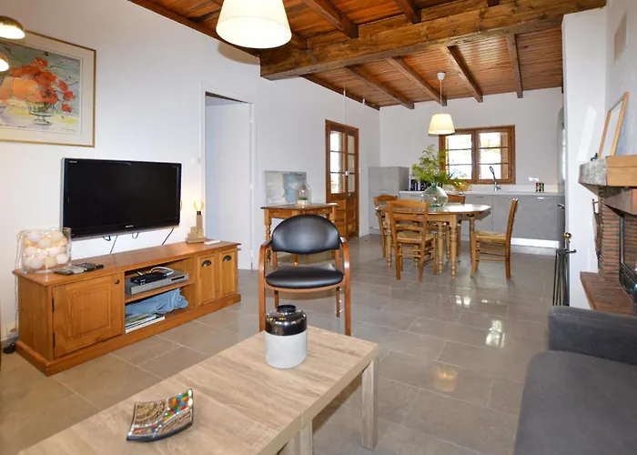 2 Bedroom Stunning In *