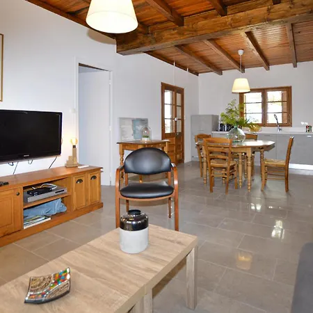2 Bedroom Nice Home In Popolasca *