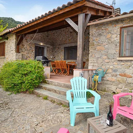 2 Bedroom Nice Home In Popolasca Holiday home *